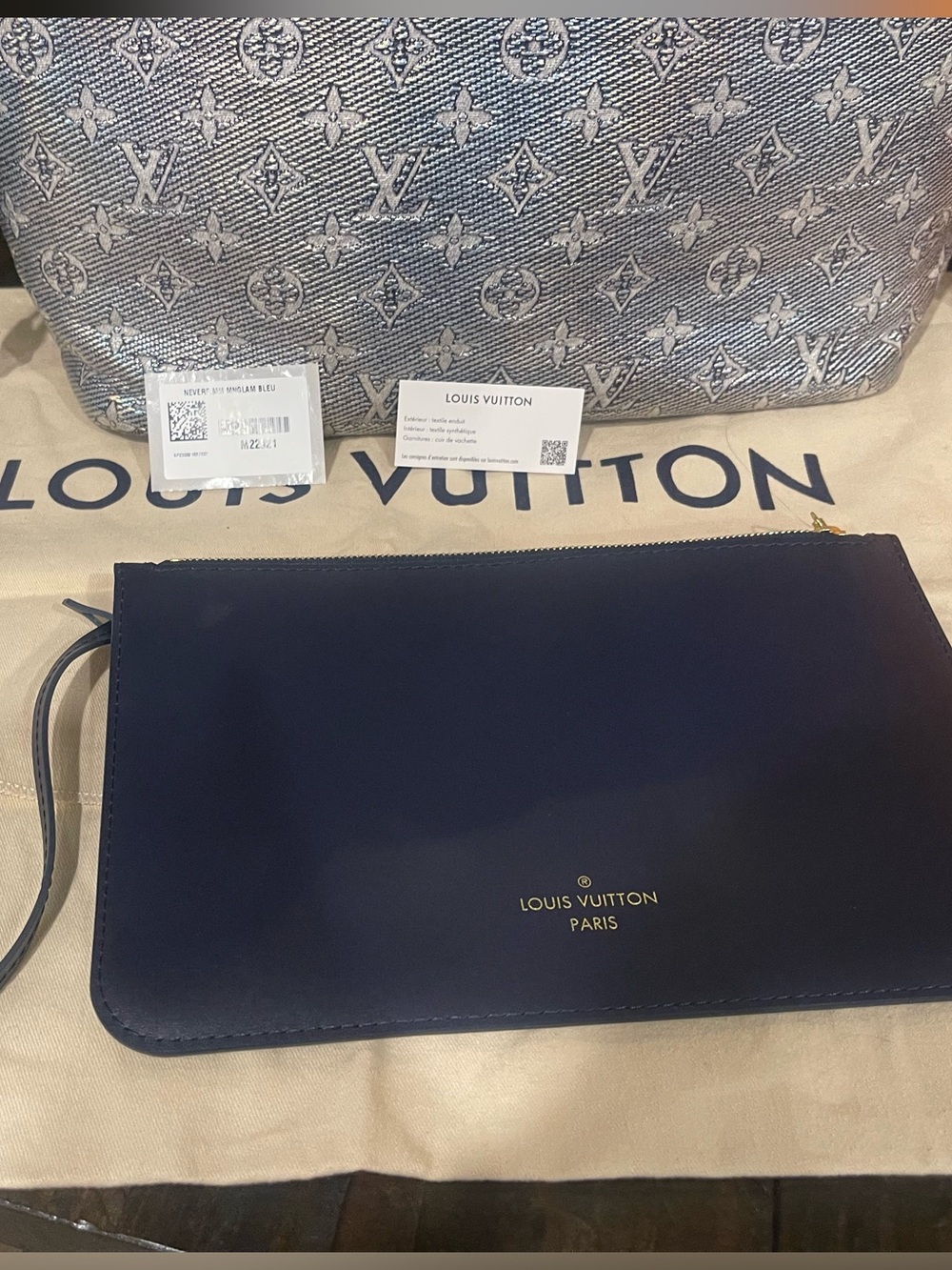 Louis Vuitton Limited Edition Monoglam Neverfull tote and pouch. - Picture 3 of 16